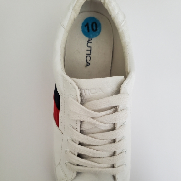 Nautica Clean Line Round Toe Minimalist Low-Top Sneaker - Picture 4 of 6